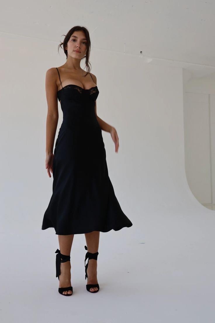 e d d e Black Satin Midi Dress